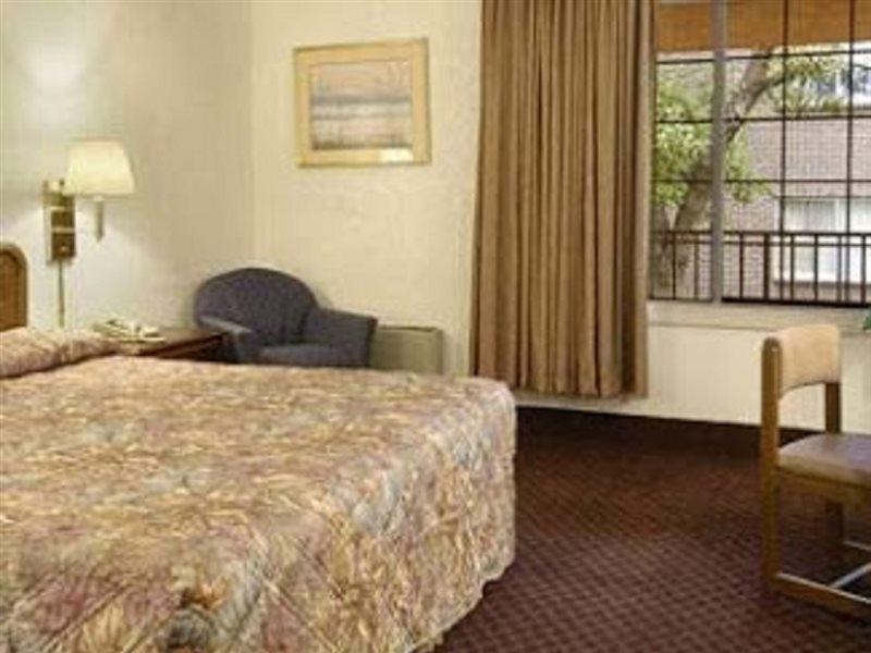 Rodeway Inn & Suites Denver Pokój zdjęcie